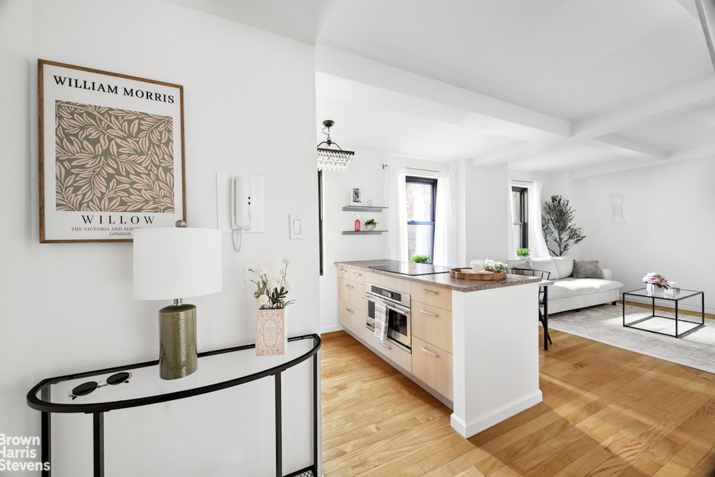 235 East 49th Street, Unit 5D photo 3