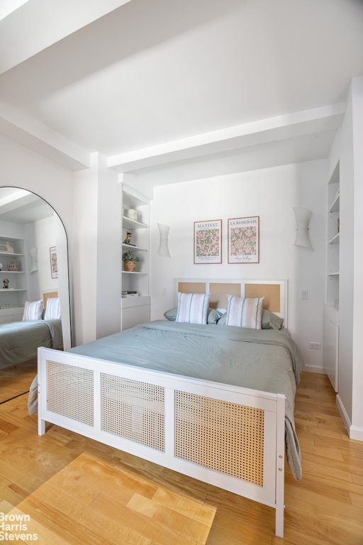235 East 49th Street, Unit 5D photo 4