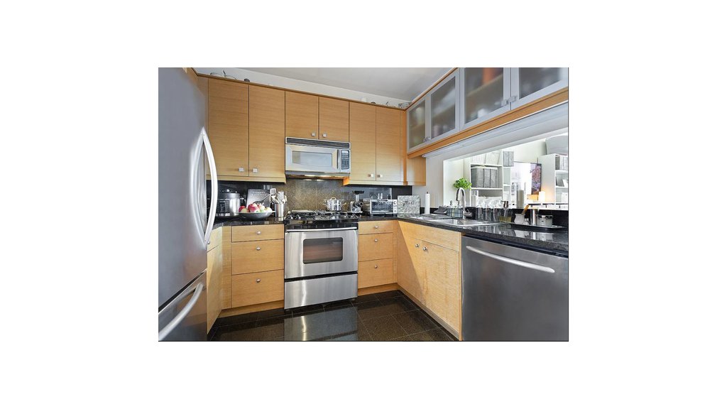 120 Riverside Boulevard, Unit 12F photo 3