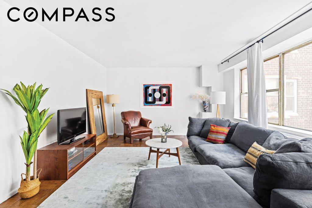 12 Beekman Place, Unit 9D photo 2