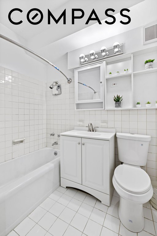 12 Beekman Place, Unit 9D photo 7