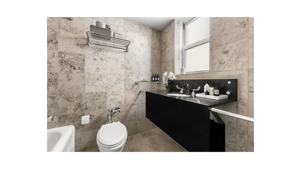 434 East 52nd Street, Unit 8BC photo 9