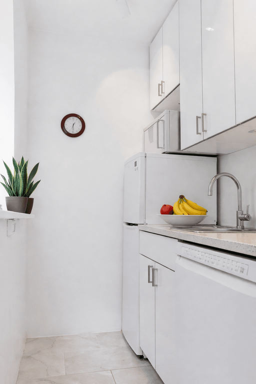 200 East 16th Street, Unit 4B photo 4