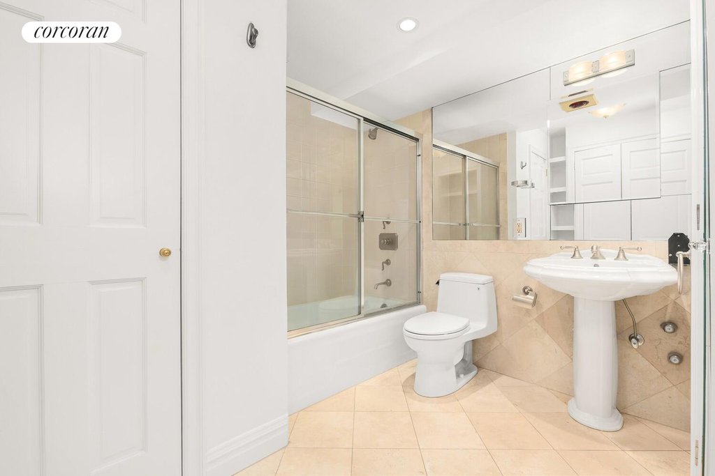 1065 Park Avenue, Unit 7D photo 5