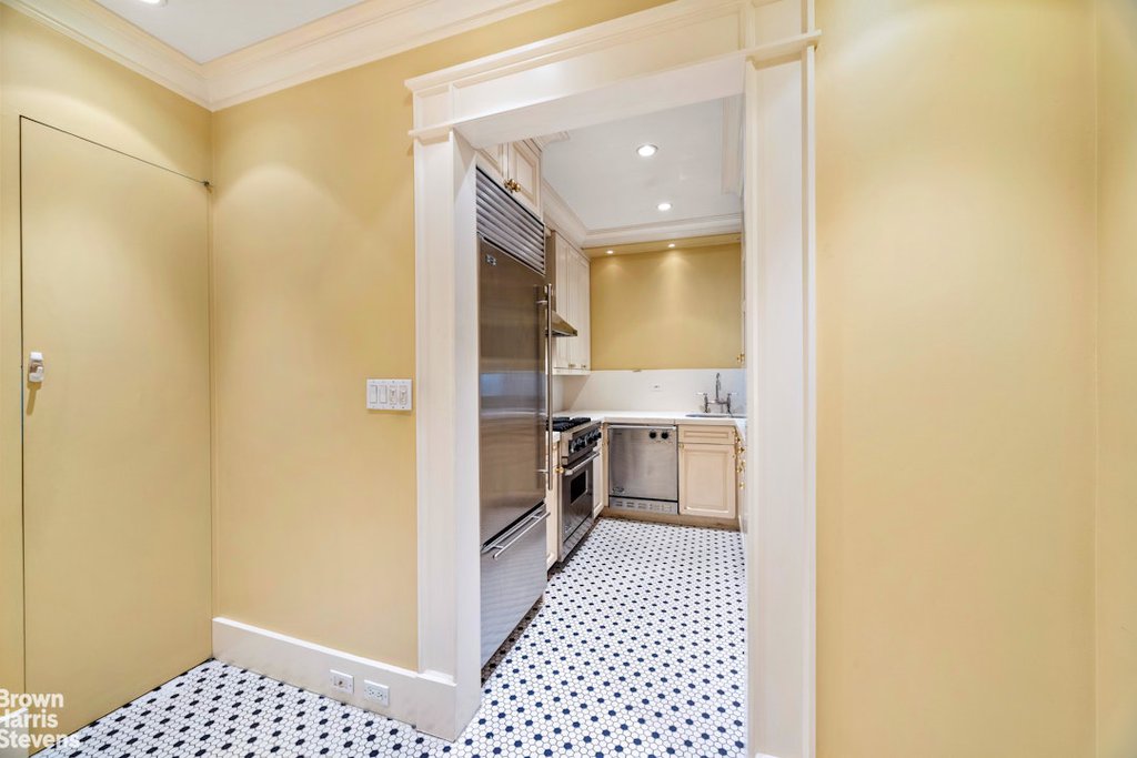 14 Sutton Place South, Unit 6F photo 10