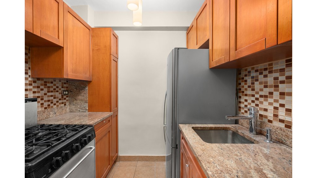 166 East 61st Street, Unit 4D photo 4