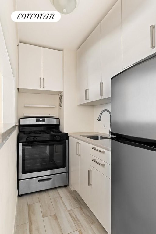 105 West 13th Street, Unit 14B photo 3