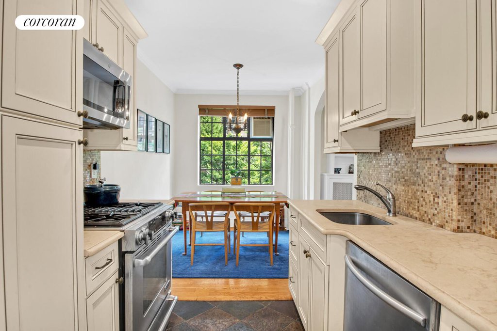 116 Pinehurst Avenue, Unit M31 photo 3