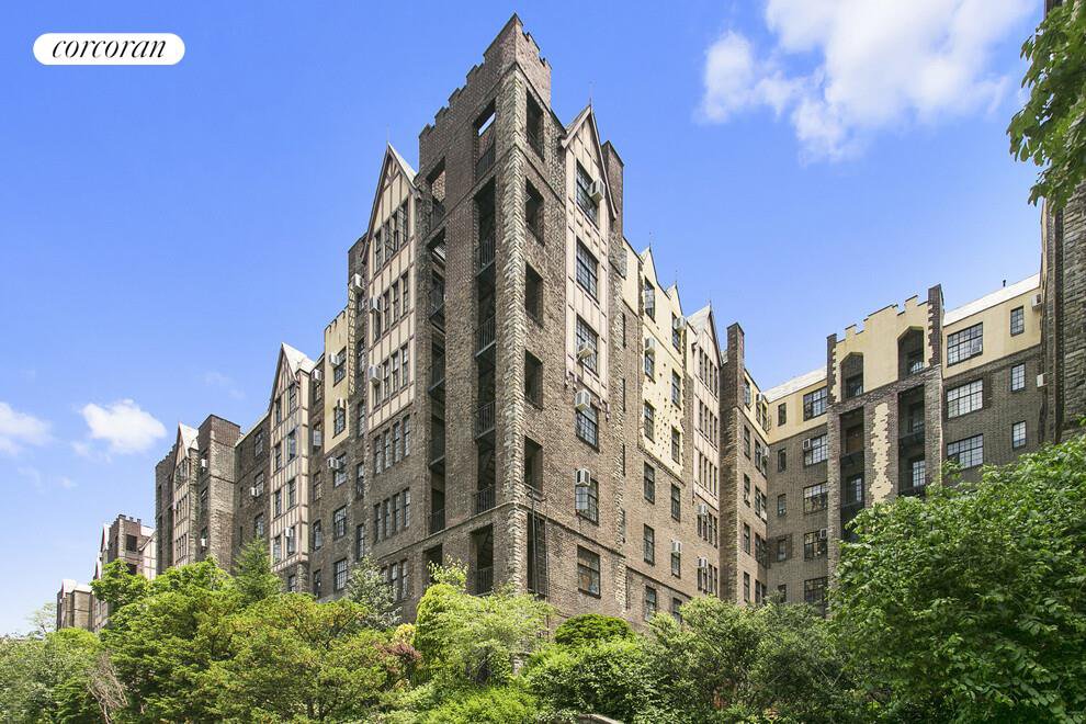116 Pinehurst Avenue, Unit M31 photo 18
