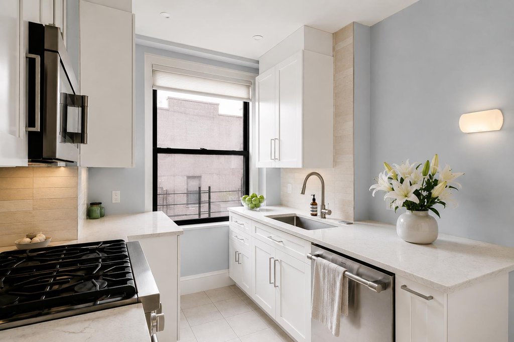 114 East 84th Street, Unit 6B photo 3