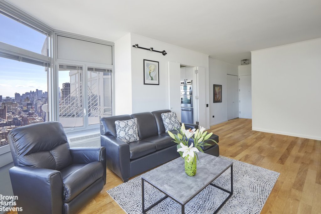 200 East 32nd Street, Unit 32A photo 4
