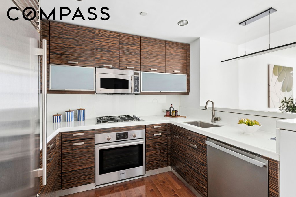 225 East 34th Street, Unit 7C photo 3