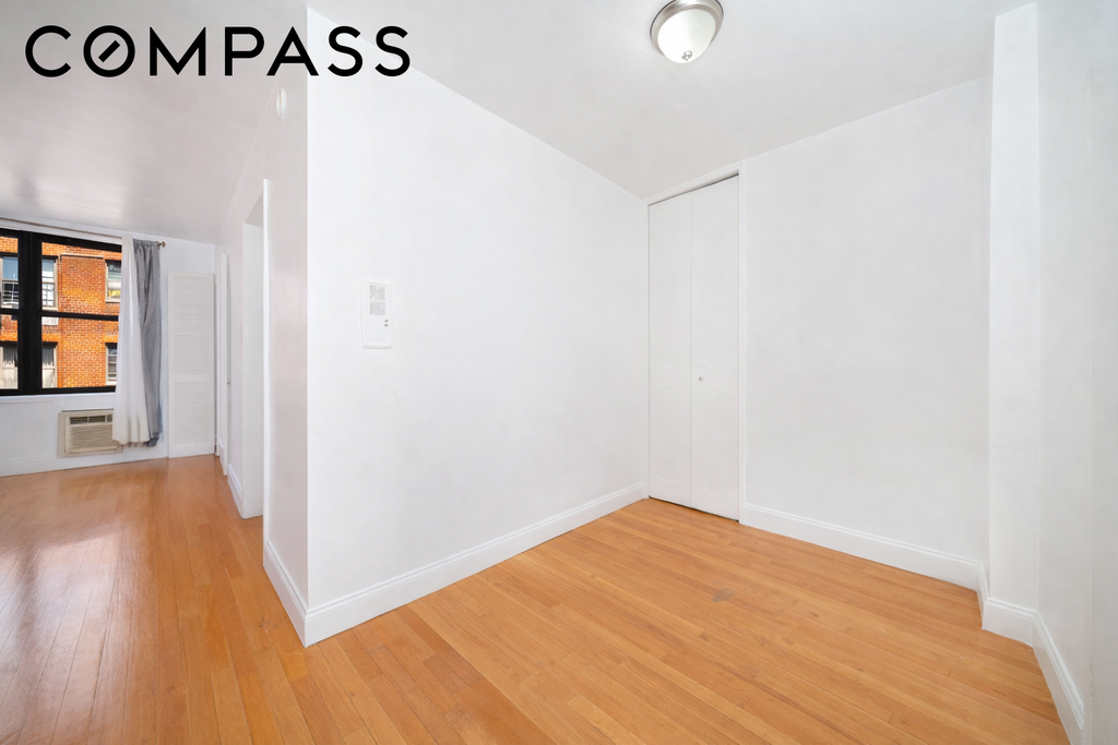 1270 East 51st Street, Unit 6M photo 4