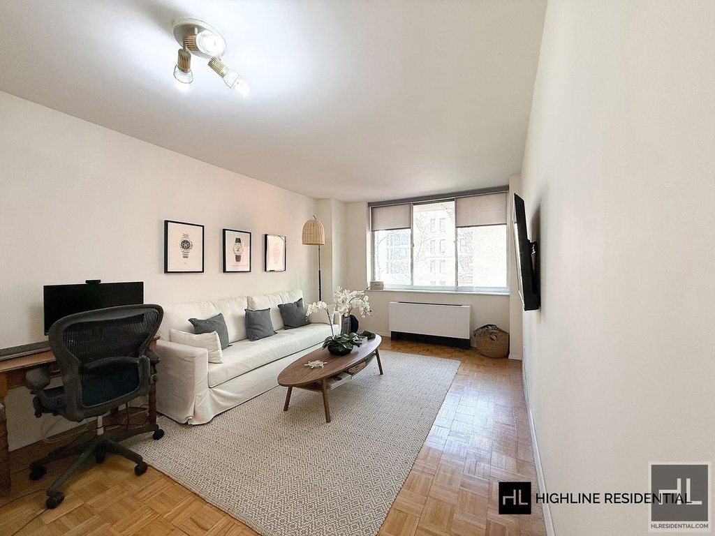250 East 40th Street, Unit 4A photo 4