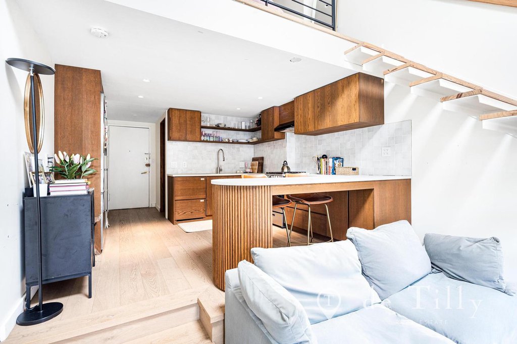 211 Thompson Street, Unit PH6E photo 3