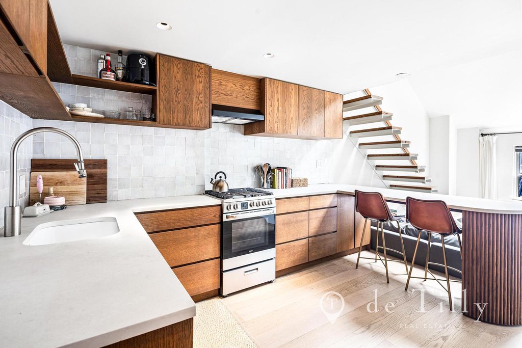 211 Thompson Street, Unit PH6E photo 6