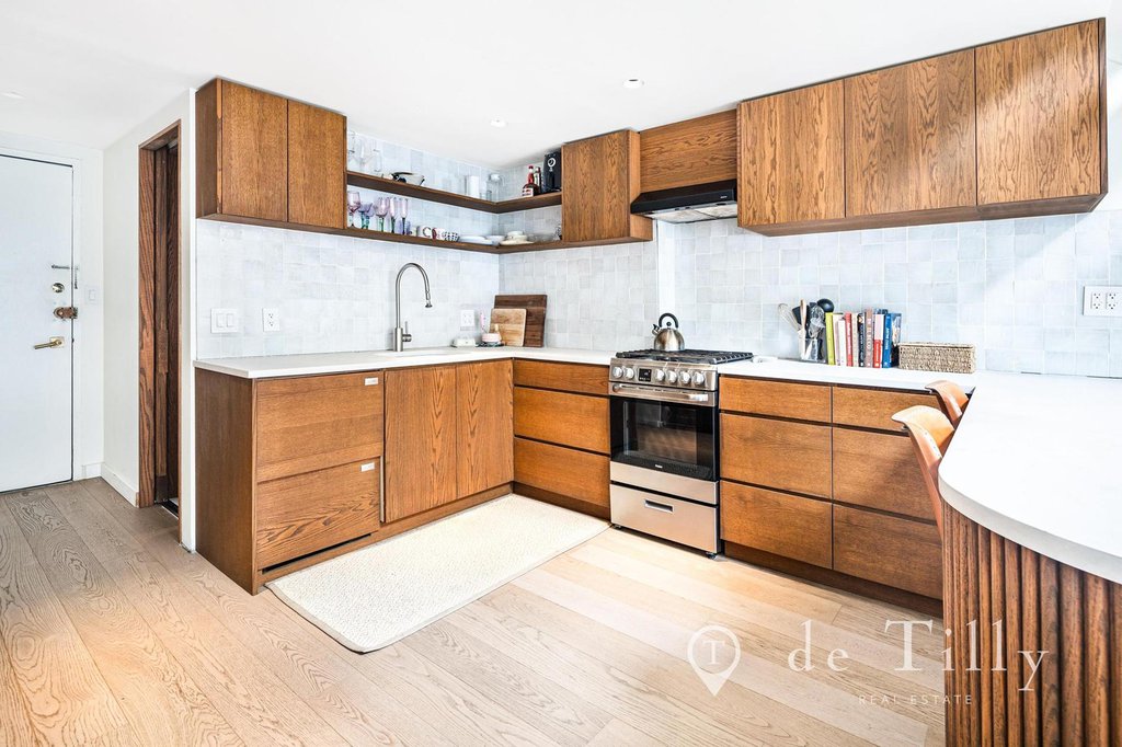 211 Thompson Street, Unit PH6E photo 7