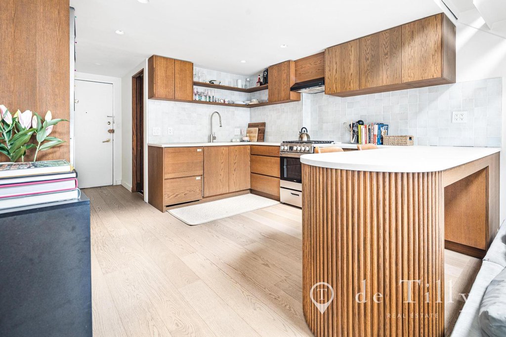 211 Thompson Street, Unit PH6E photo 9