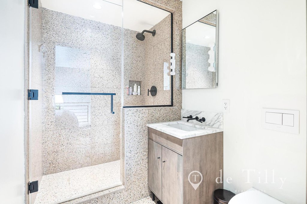 211 Thompson Street, Unit PH6E photo 20
