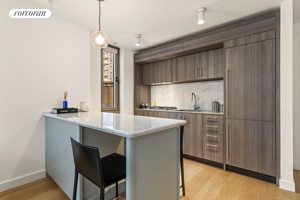 234 East 46th Street, Unit 801 photo 3