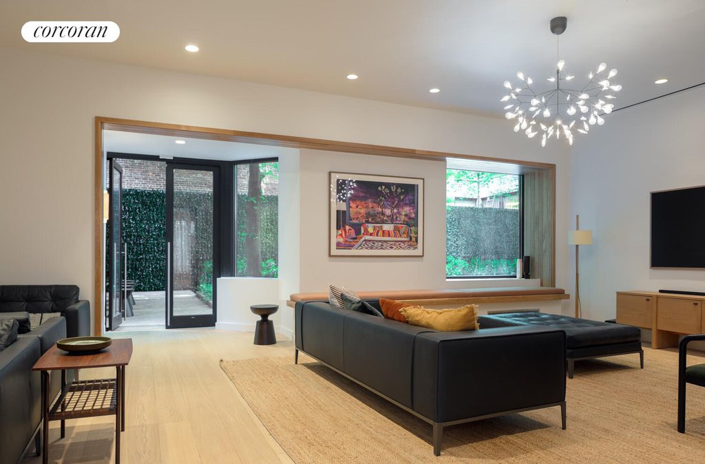 234 East 46th Street, Unit 1401 photo 13
