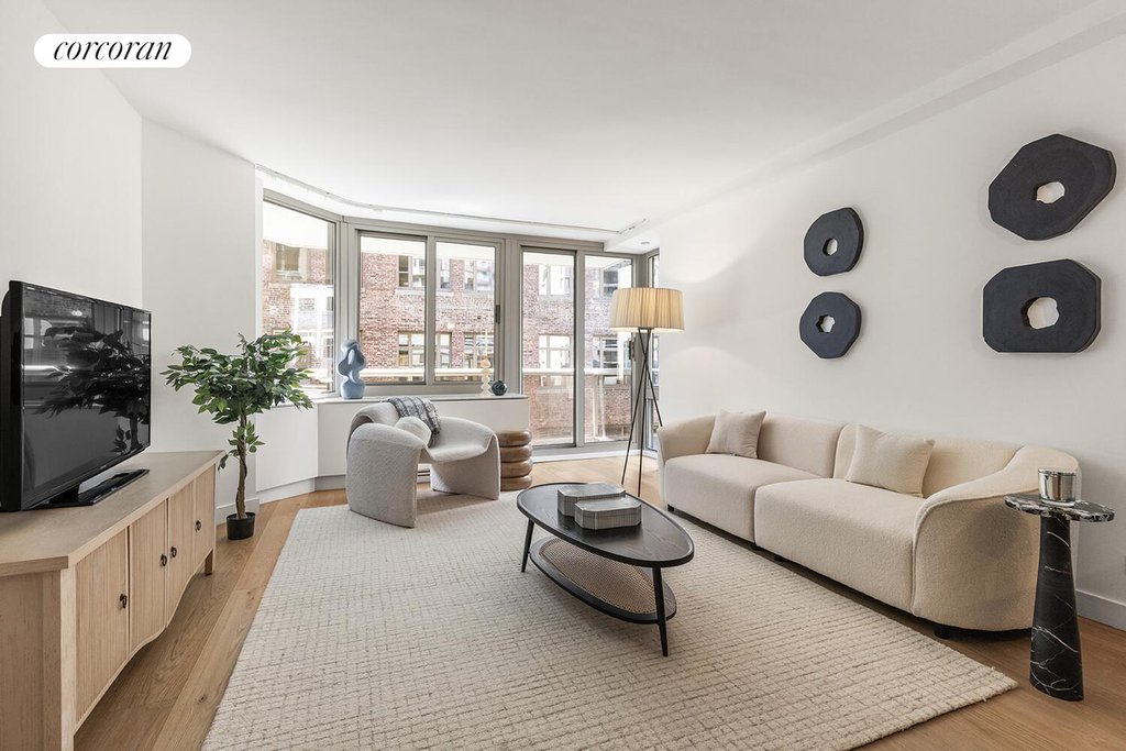 234 East 46th Street, Unit 1401 photo 2
