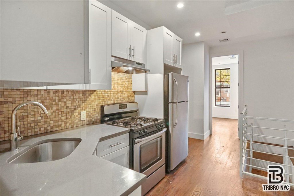 558 Kosciuszko Street, Unit 1K photo 3