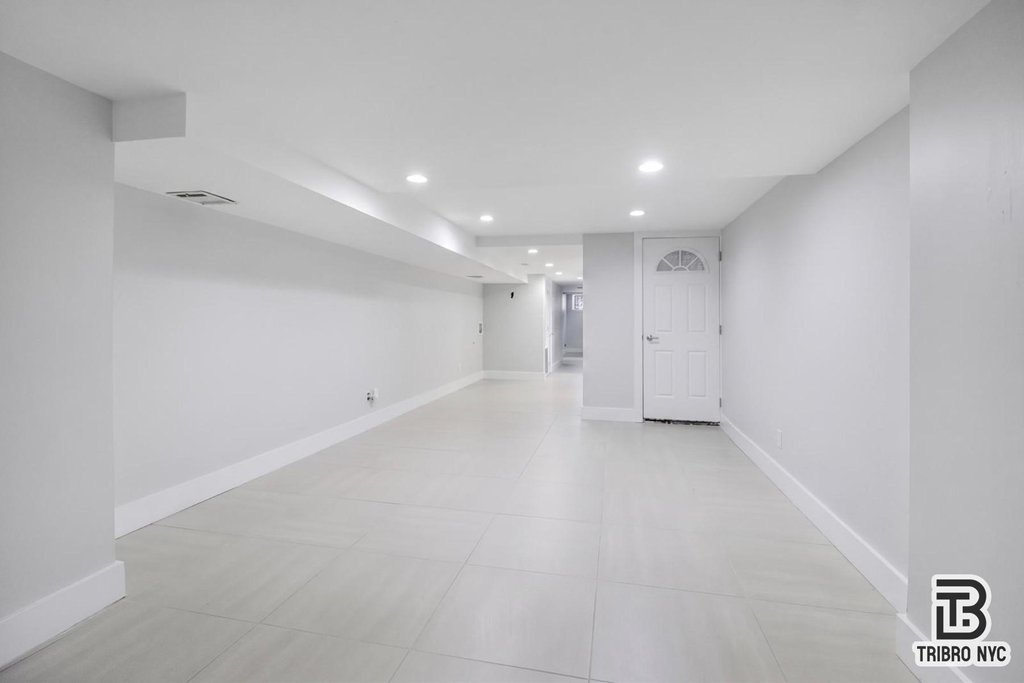 558 Kosciuszko Street, Unit 1K