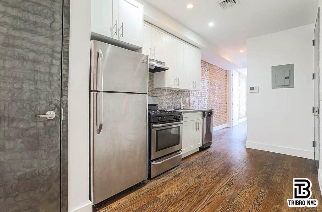 558 Kosciuszko Street, Unit 2R photo 2