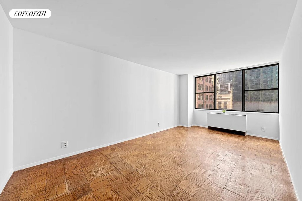 301 East 45th Street, Unit 7D photo 3