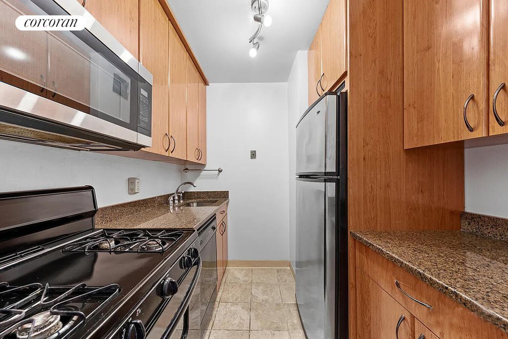 301 East 45th Street, Unit 7D photo 5