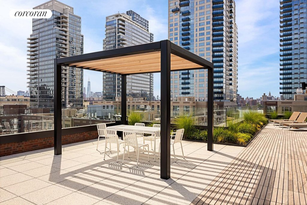 127 Kent Avenue, Unit 4J photo 21
