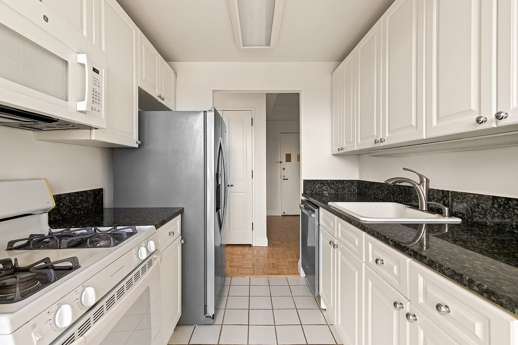 404 East 76th Street, Unit 10D photo 4