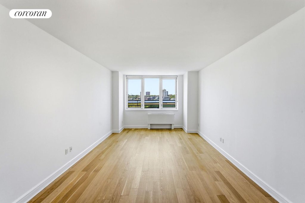 120 Riverside Boulevard, Unit 5L photo 2