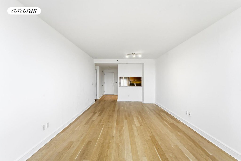 120 Riverside Boulevard, Unit 5L photo 3