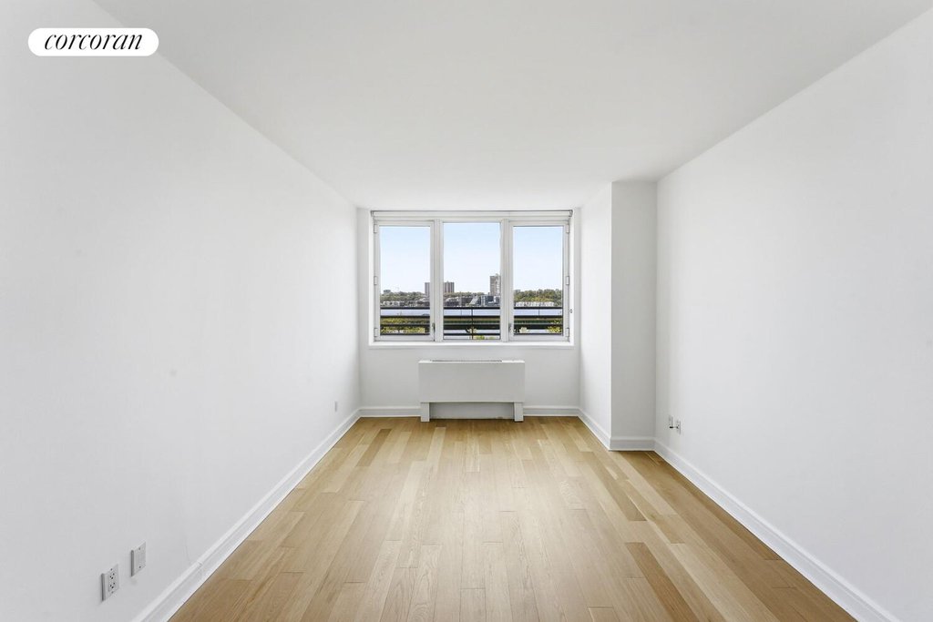120 Riverside Boulevard, Unit 5L photo 5