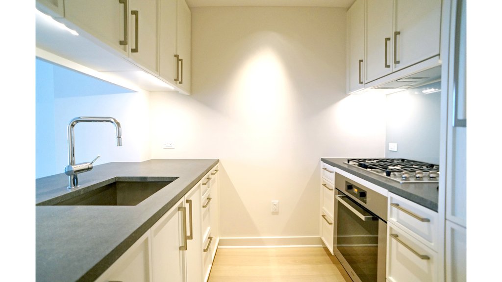 160 East 22nd Street, Unit 3E photo 3