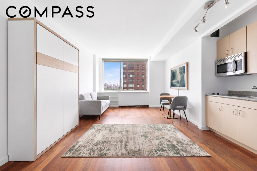 111 West 67th Street, Unit 24L photo 2