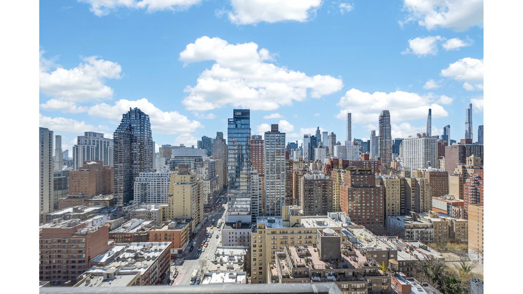 330 East 75th Street, Unit 28BC photo 2