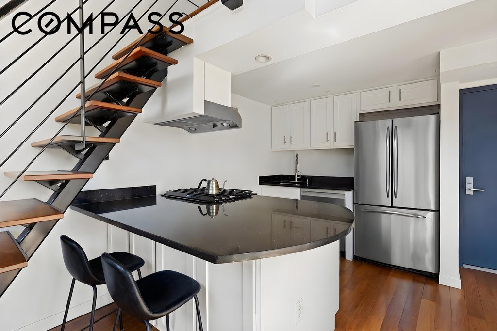 335 Warren Street, Unit 401 photo 4