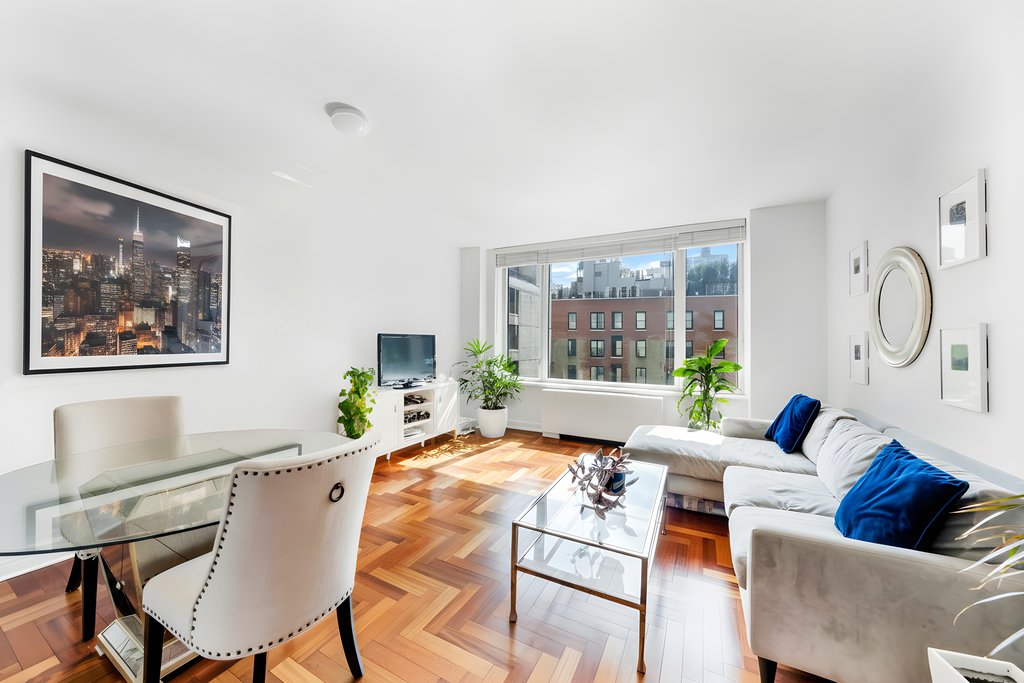 220 Riverside Boulevard, Unit 7V