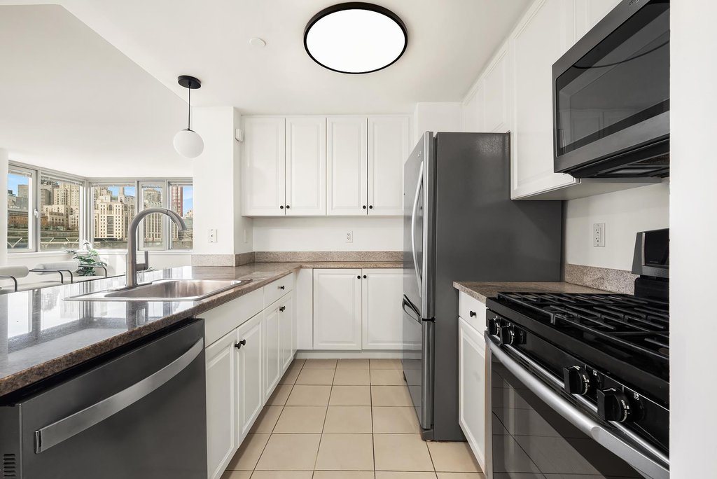 425 Main Street, Unit 4E photo 4