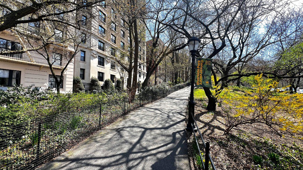 222 Riverside Drive, Unit 11E photo 22