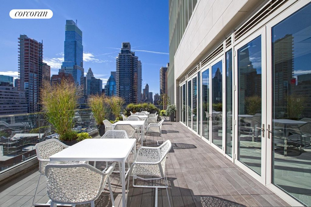 301 East 61st Street, Unit PENTHOUSE photo 16