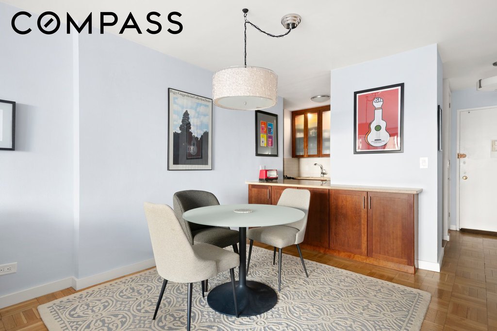 10 West 66th Street, Unit 7C photo 3