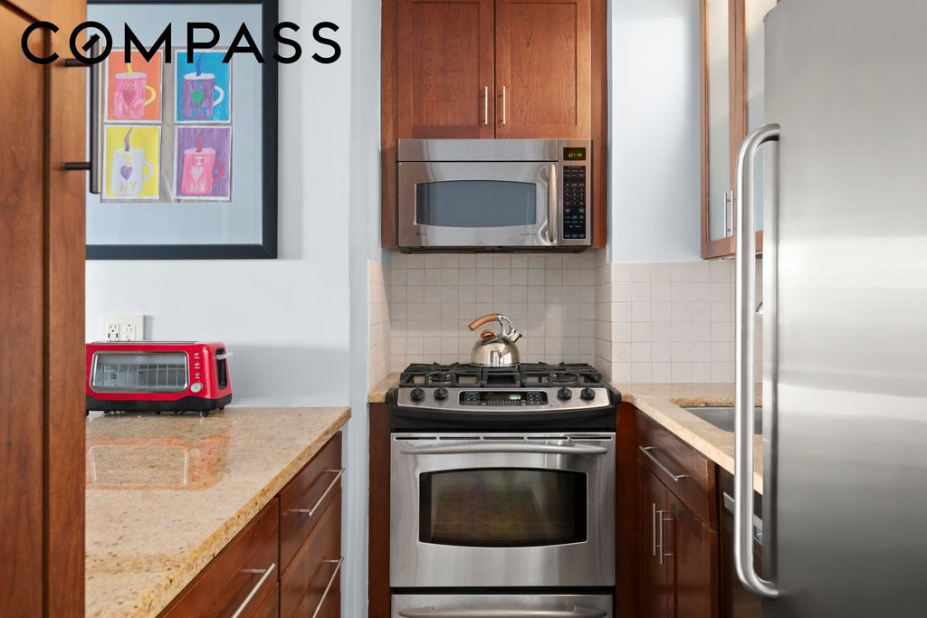 10 West 66th Street, Unit 7C photo 4