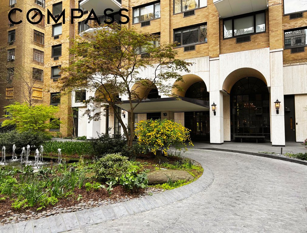 10 West 66th Street, Unit 7C photo 16
