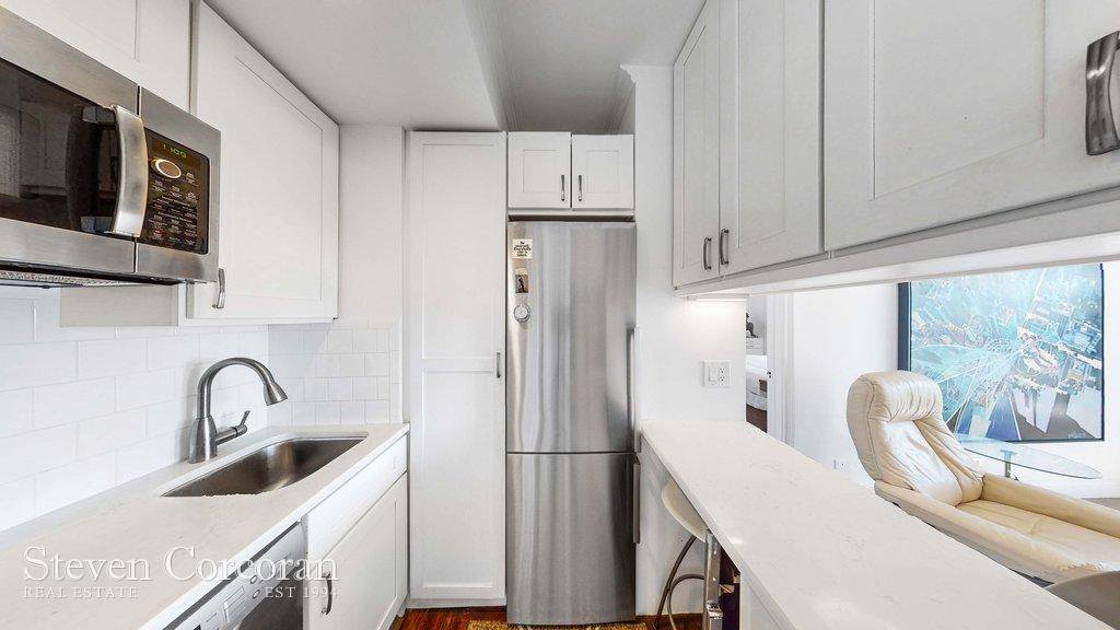 5 Tudor City Place, Unit 1932 photo 3