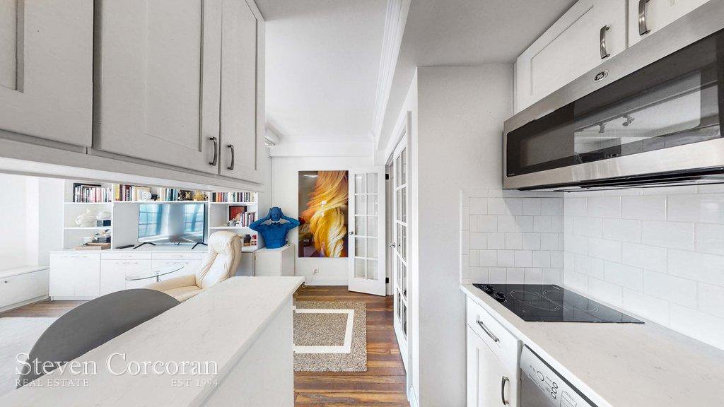 5 Tudor City Place, Unit 1932 photo 4