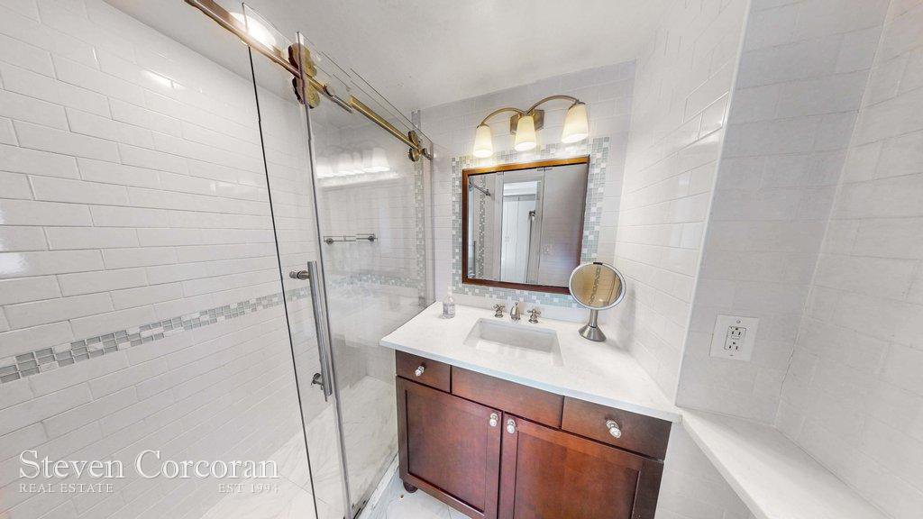 5 Tudor City Place, Unit 1932 photo 7